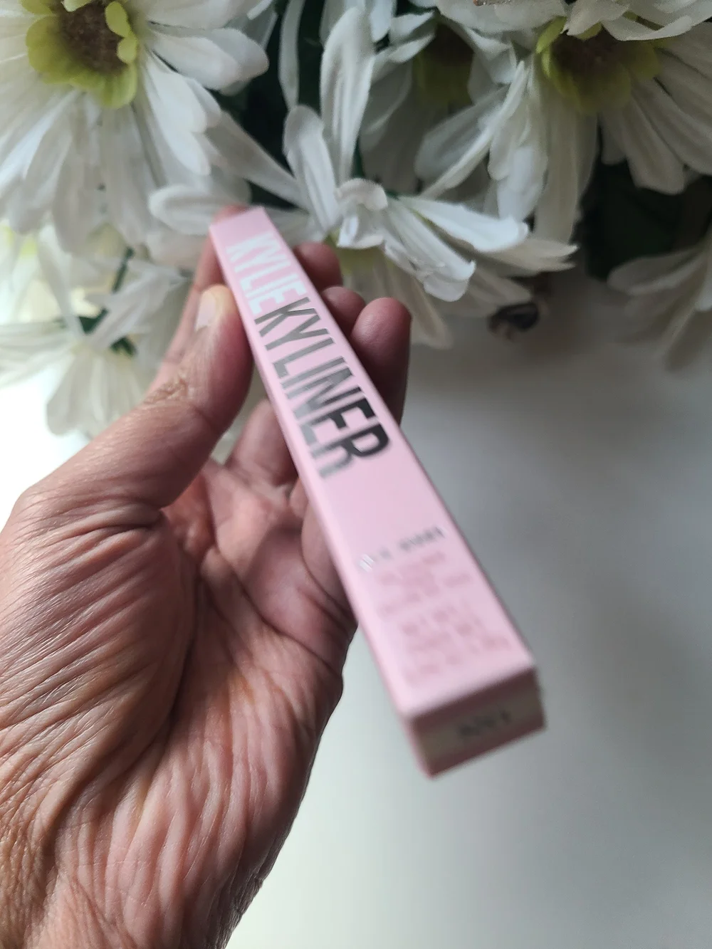 New KYLIE Kyliner Liquid Eyeliner - Gold